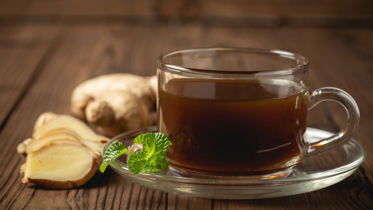Hot ginger tea and sliced ginger on a table